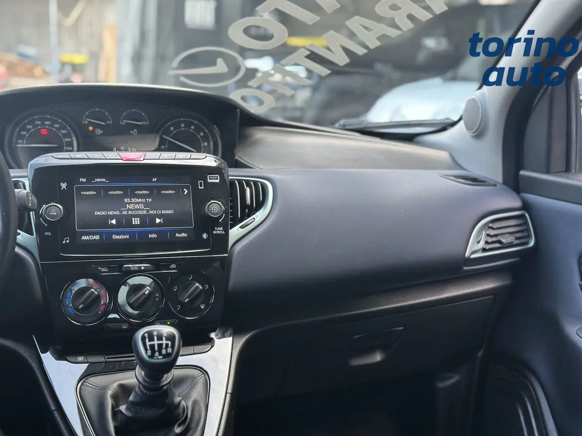 Lancia Ypsilon usata a Torino (15)