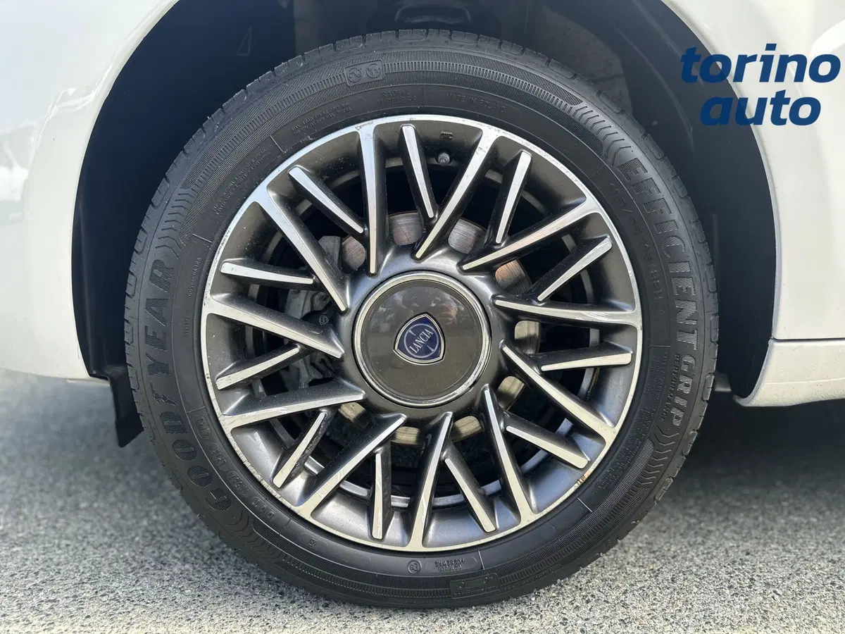 Lancia Ypsilon usata a Torino (9)