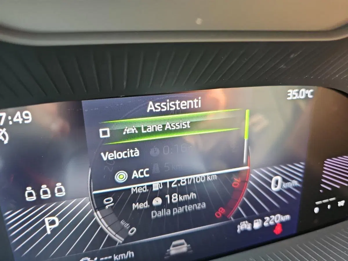 Skoda Karoq usata a Lecco (16)