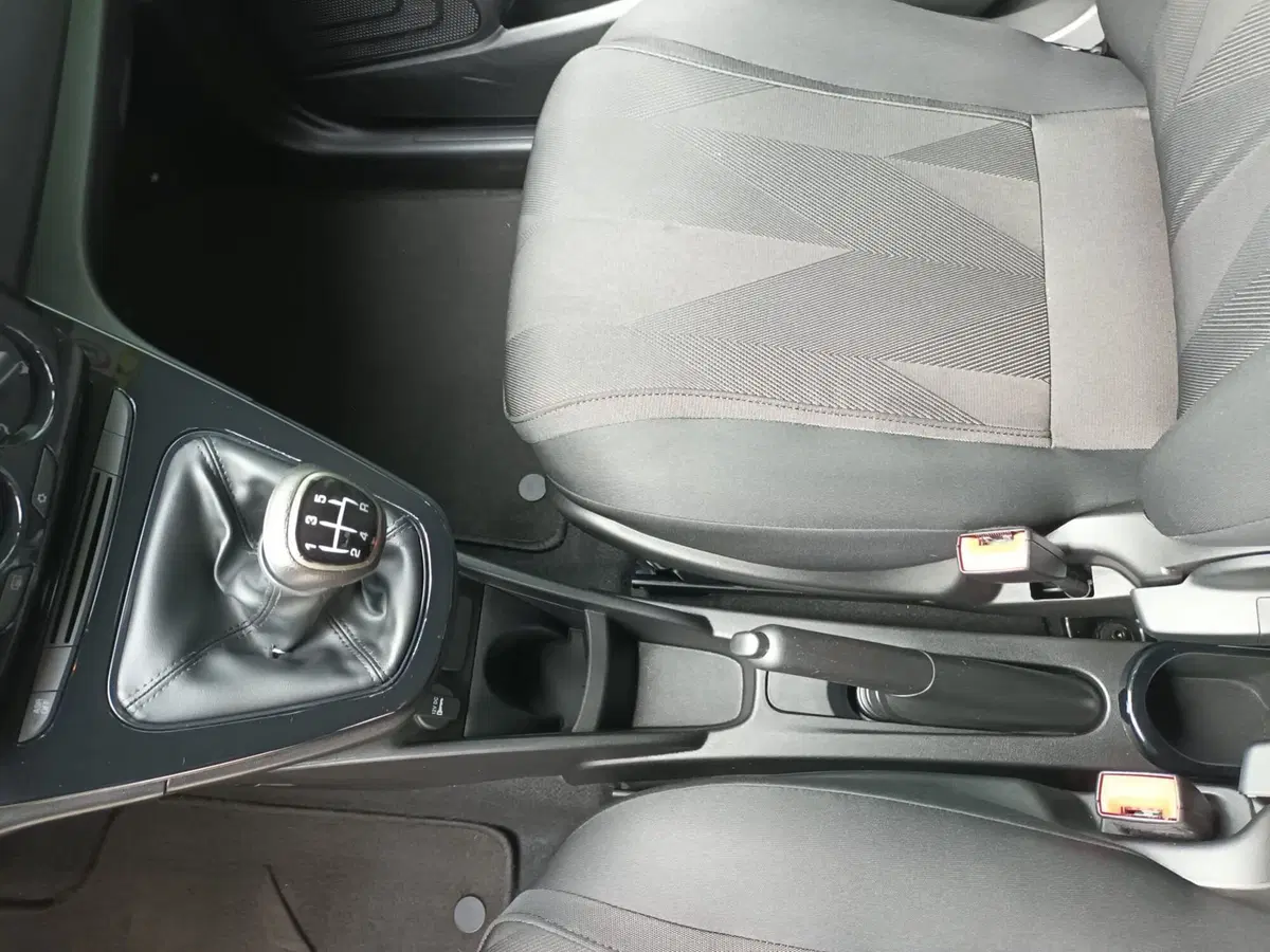 Lancia Ypsilon usata a Bari (15)