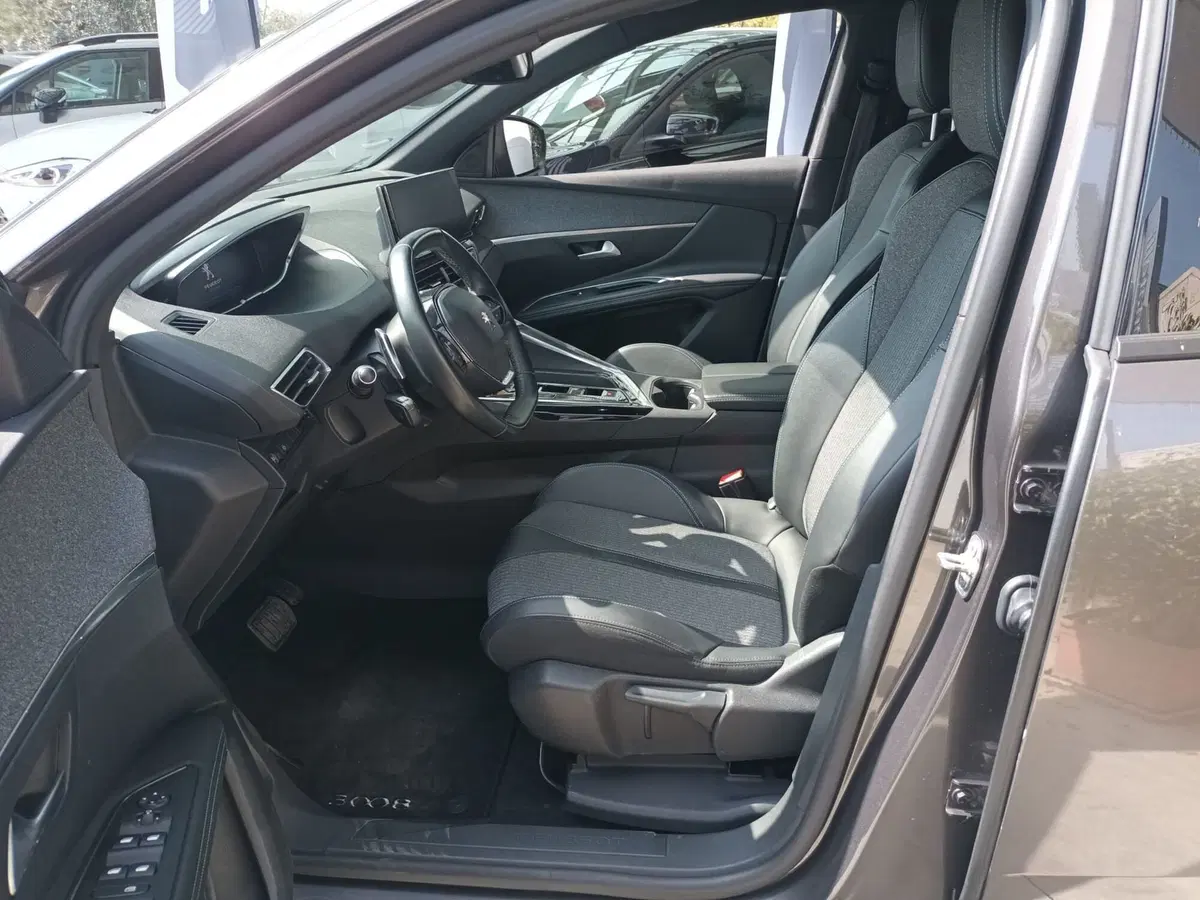 Peugeot 3008 usata a Bari (9)