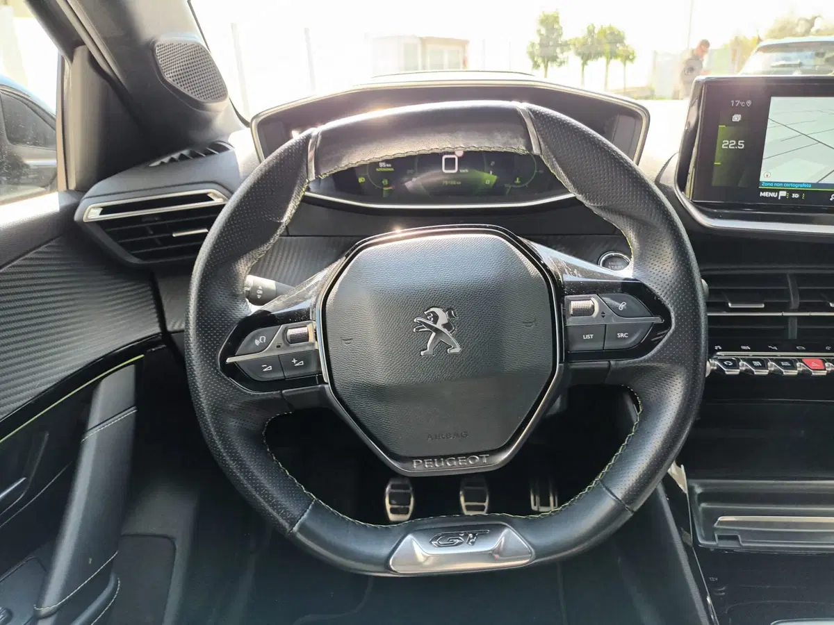 Peugeot 208 usata a Bari (2)
