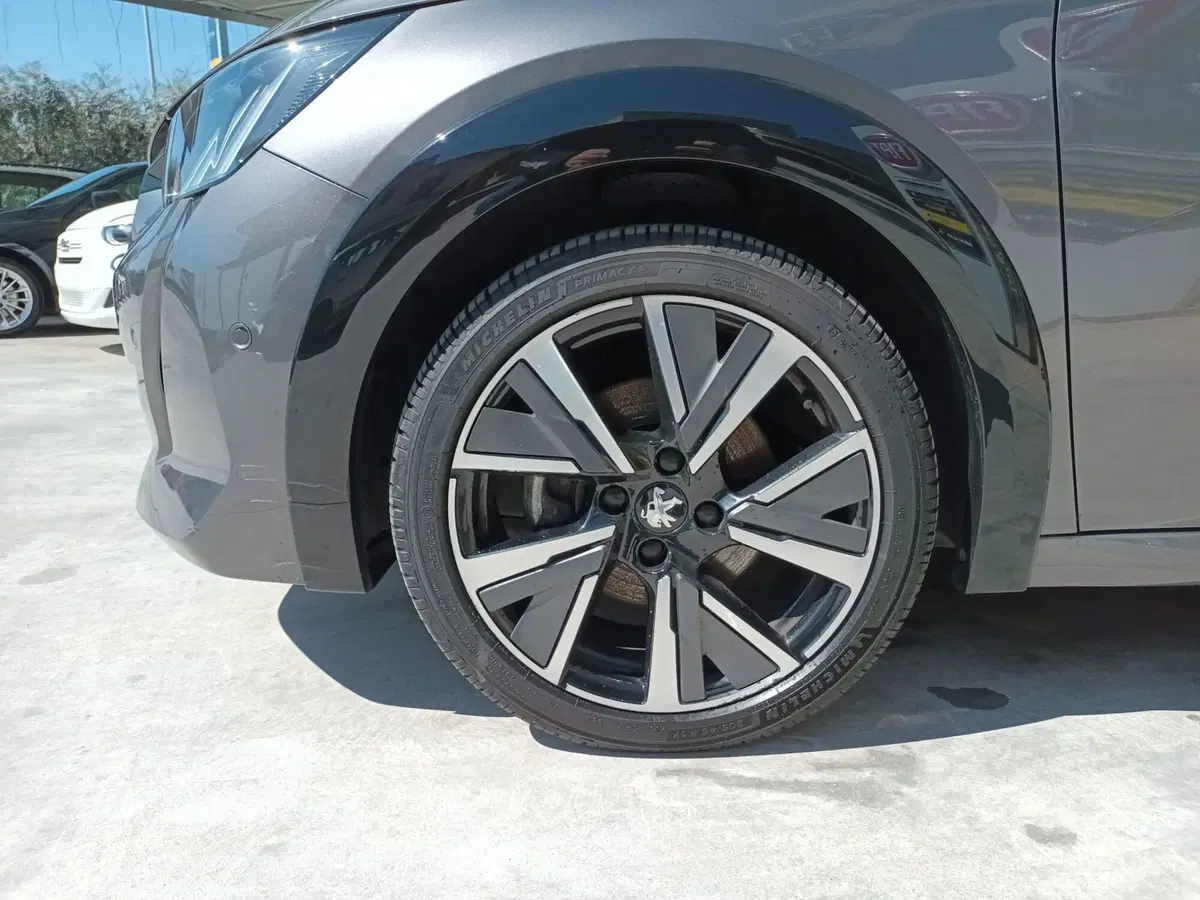 Peugeot 208 usata a Bari (6)
