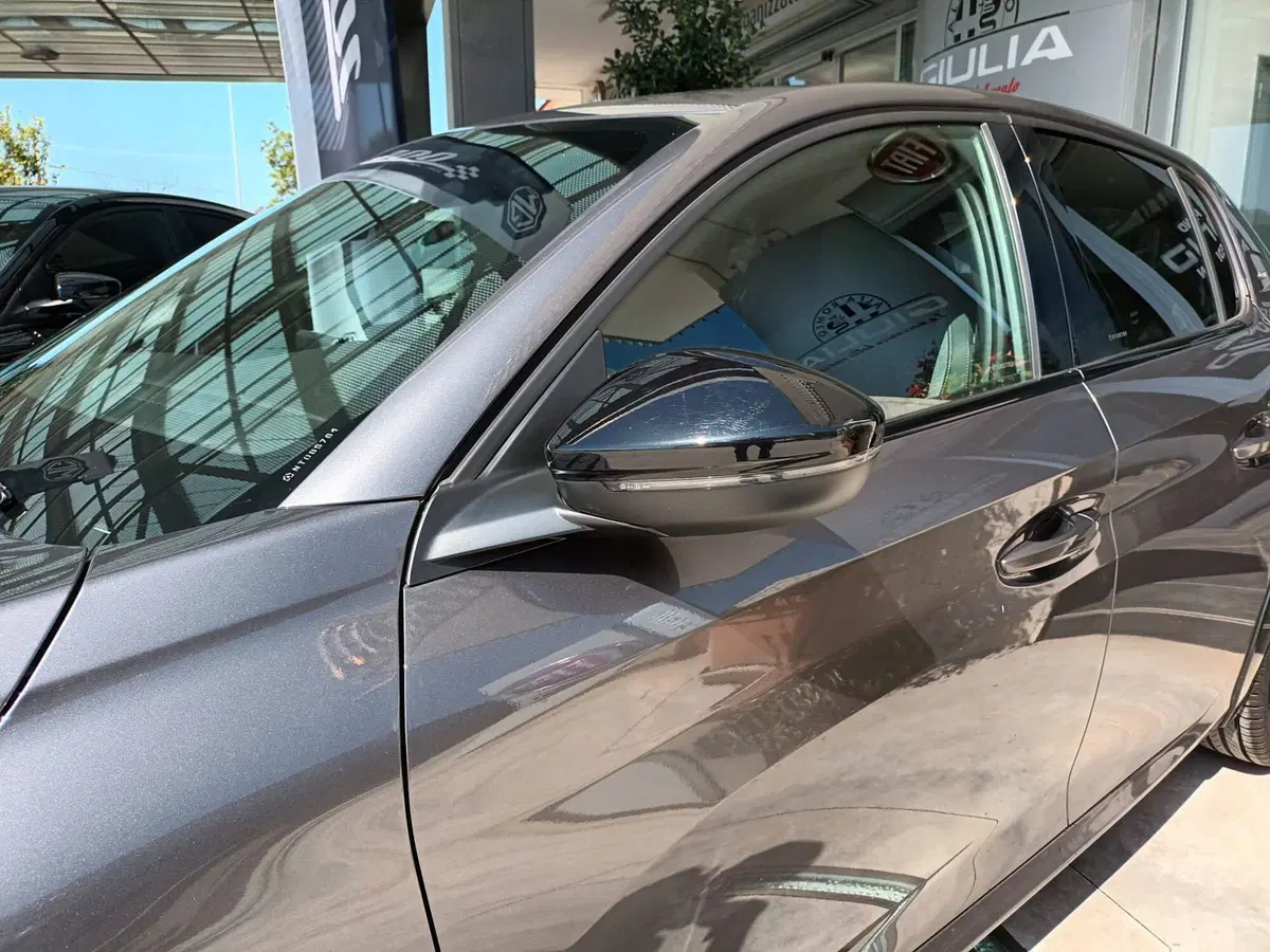 Peugeot 208 usata a Bari (8)