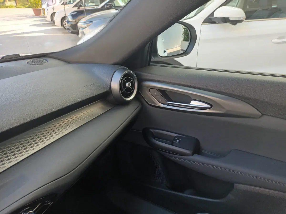 Alfa Romeo Tonale usata a Bari (9)