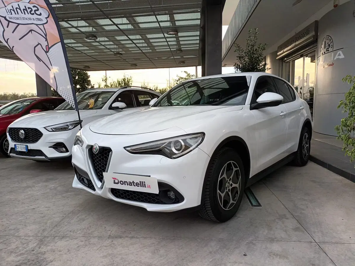 Alfa Romeo Stelvio usata a Bari (3)