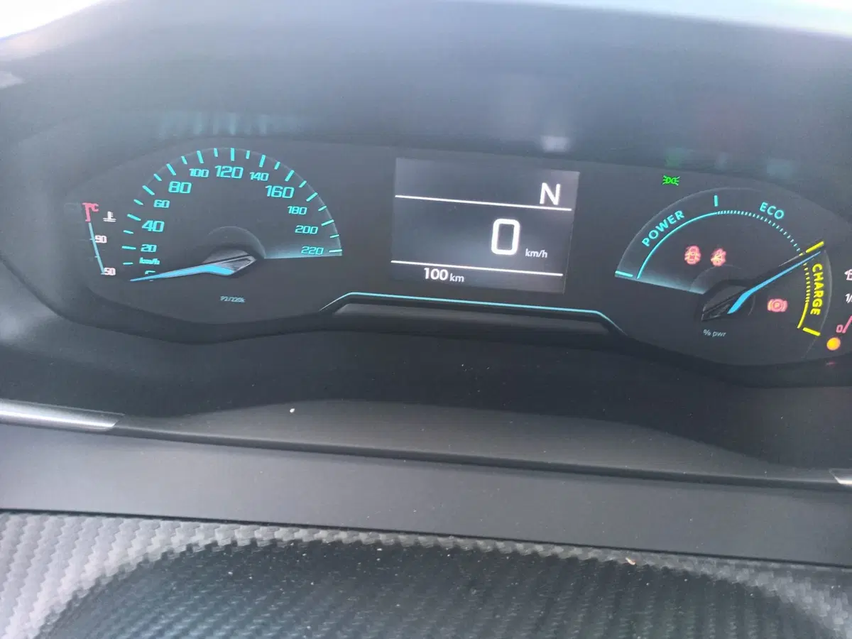Peugeot 2008 nuova a Bari (18)