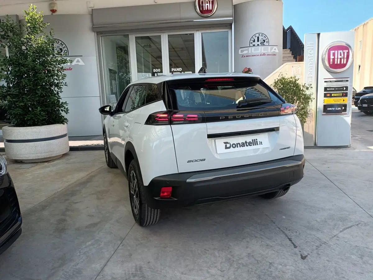 Peugeot 2008 nuova a Bari (19)