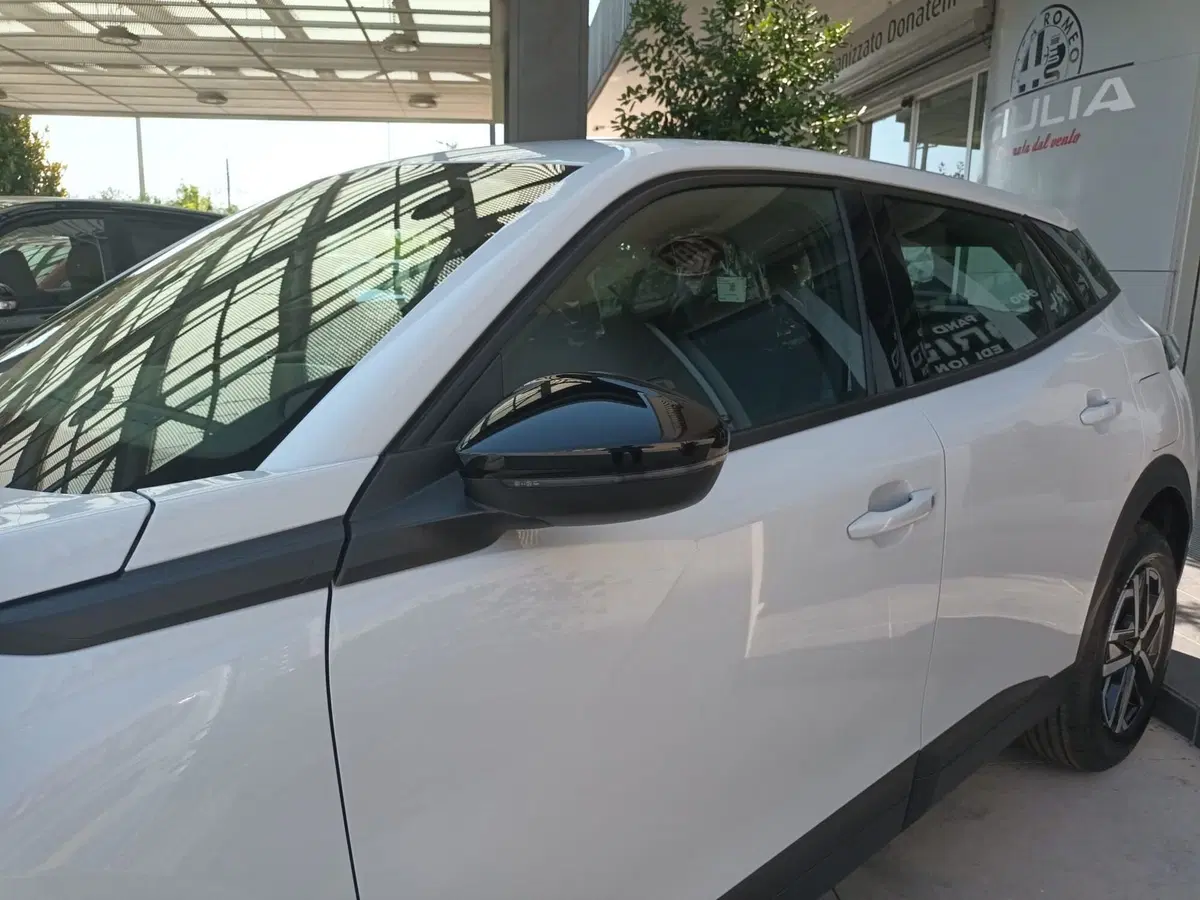 Peugeot 2008 nuova a Bari (4)
