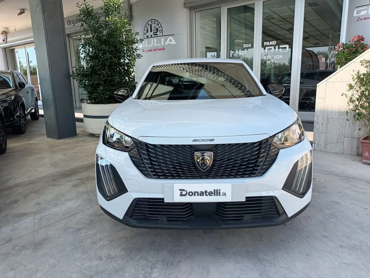 Peugeot 2008 nuova a Bari (5)