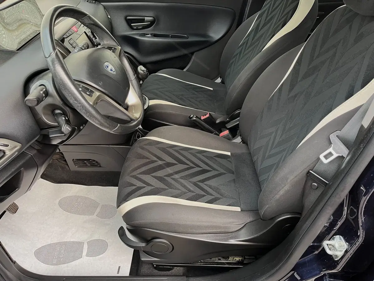 Lancia Ypsilon usata a Ferrara (11)
