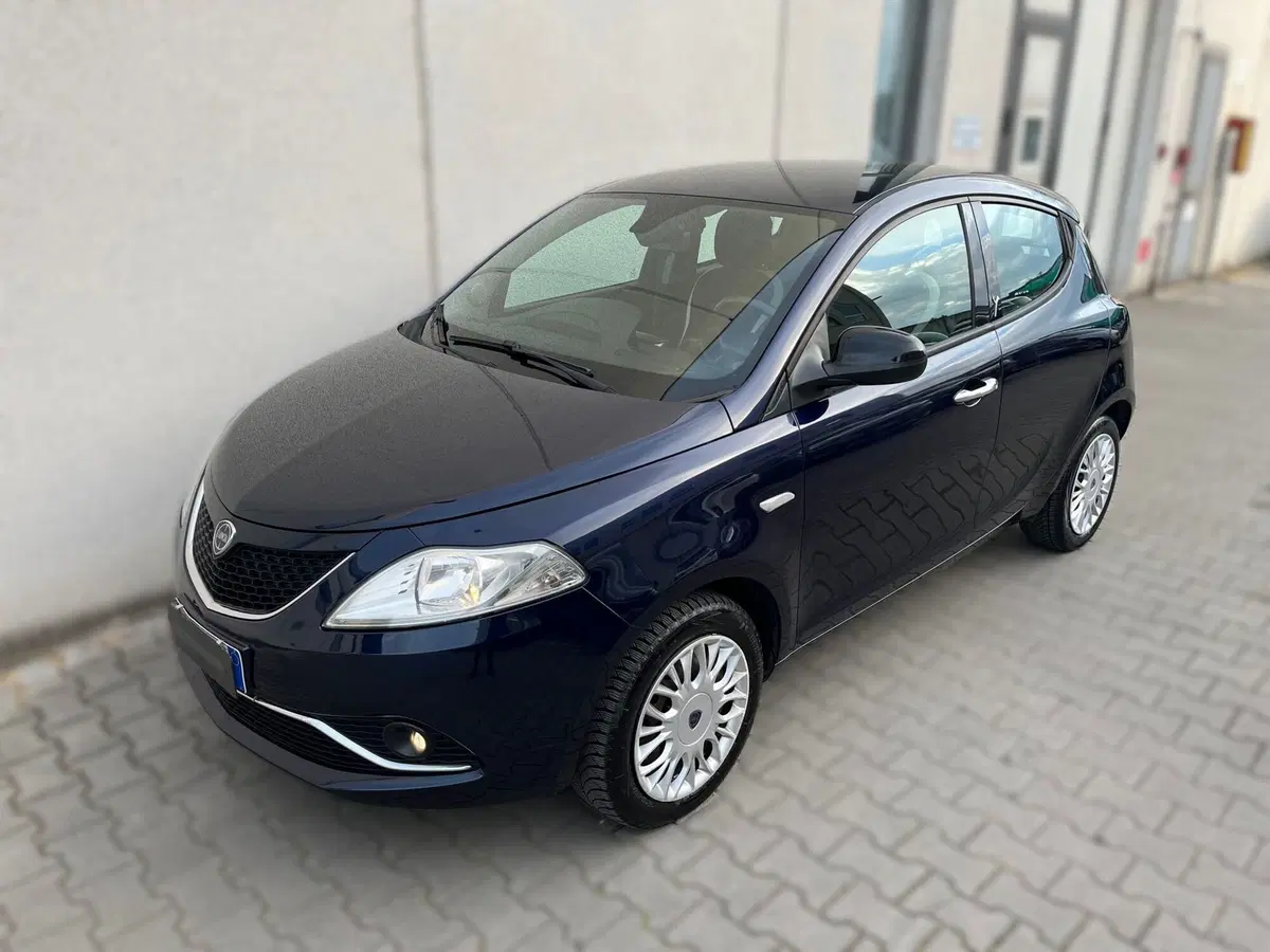 Lancia Ypsilon usata a Ferrara (2)