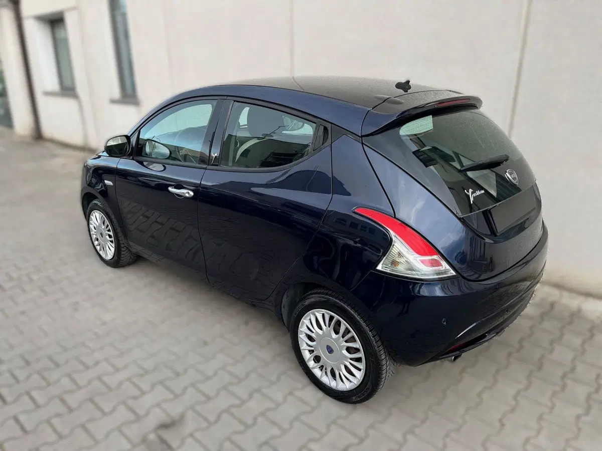 Lancia Ypsilon usata a Ferrara (4)
