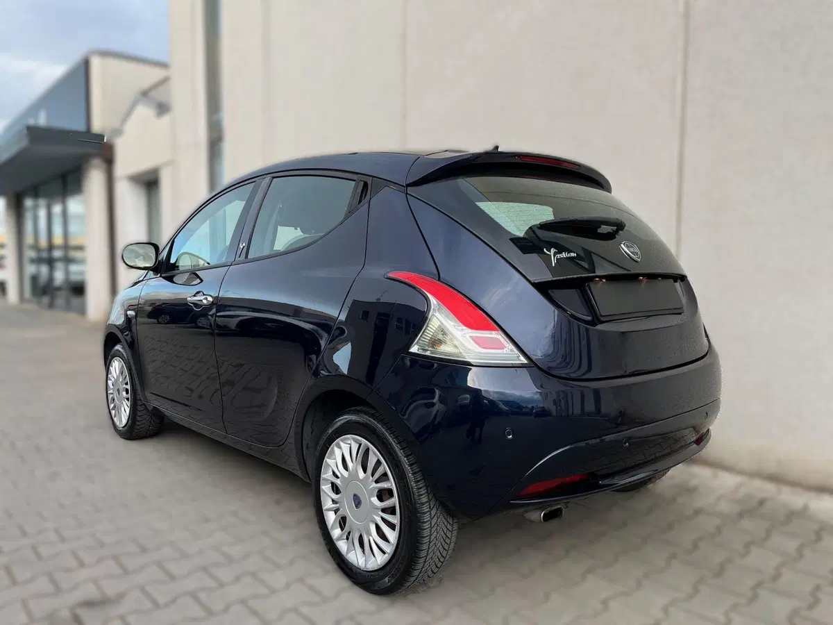 Lancia Ypsilon usata a Ferrara (5)