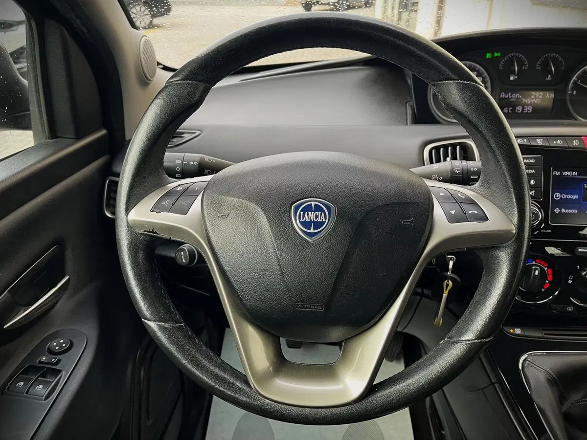 Lancia Ypsilon usata a Ferrara (8)