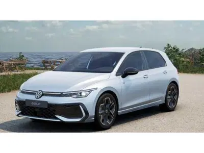 Volkswagen Golf 1.5 eTSI 150 CV EVO ACT DSG R-Line nuova a Pratola Serra