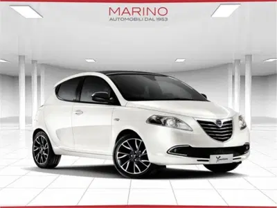 Lancia Ypsilon 1.0 FireFly 5 porte S&amp;S Hybrid Ecochic Gold del 2022 usata a Bari