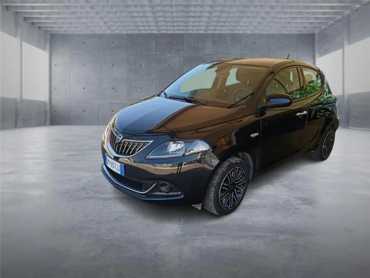 Lancia Ypsilon usata a Bari (3)