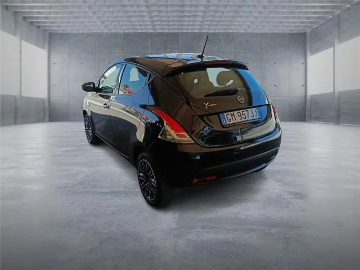 Lancia Ypsilon usata a Bari (4)