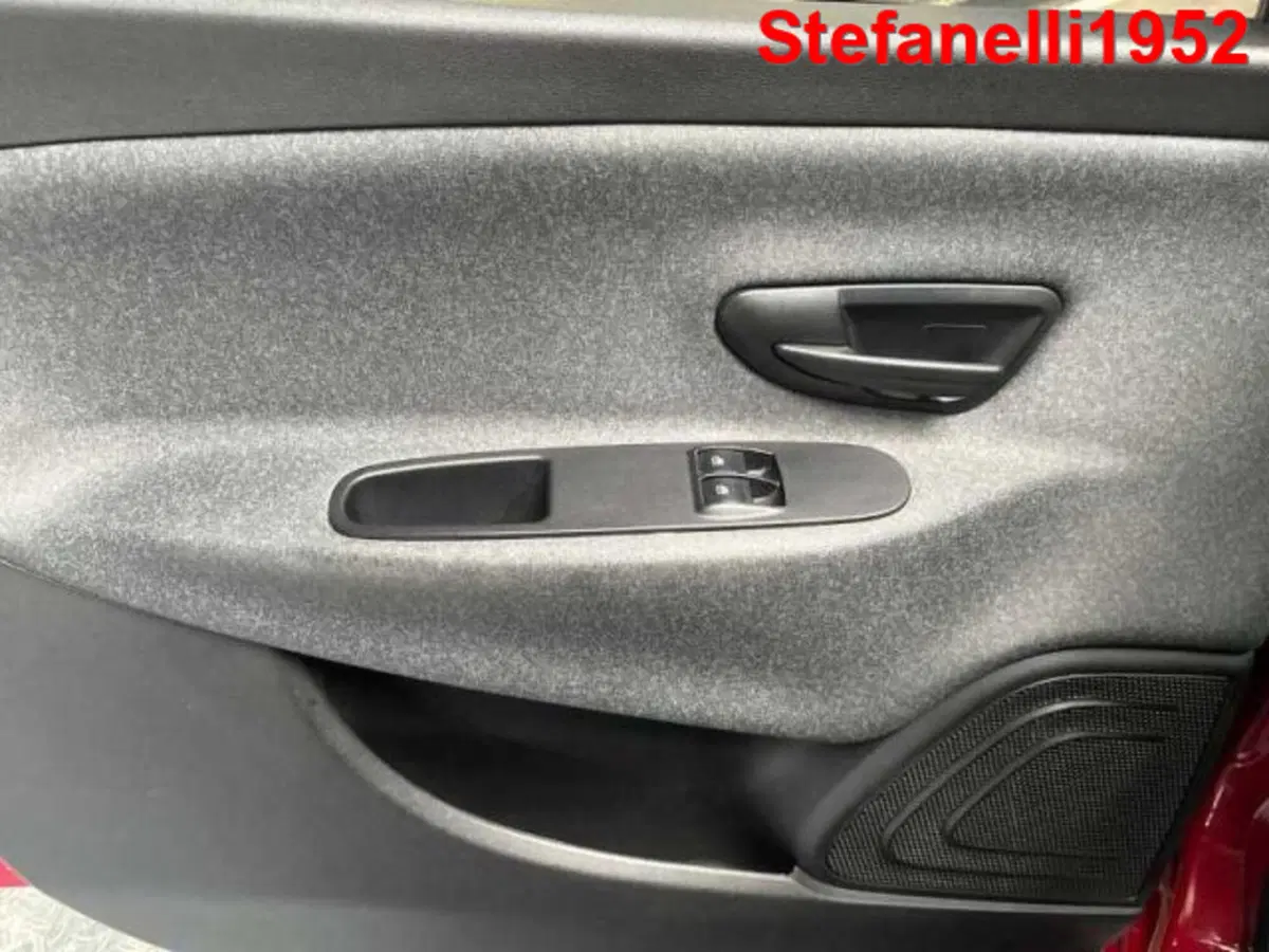 Lancia Ypsilon usata a Bologna (10)