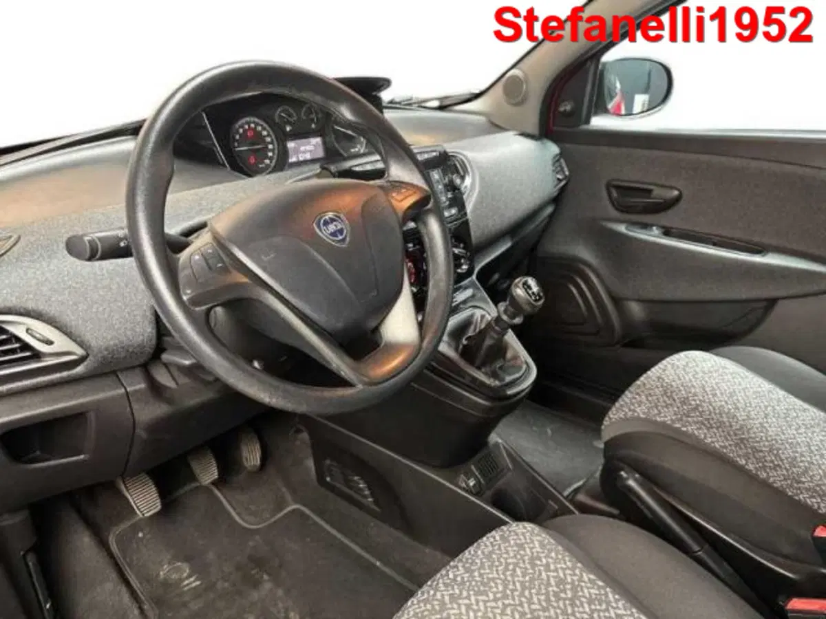 Lancia Ypsilon usata a Bologna (11)