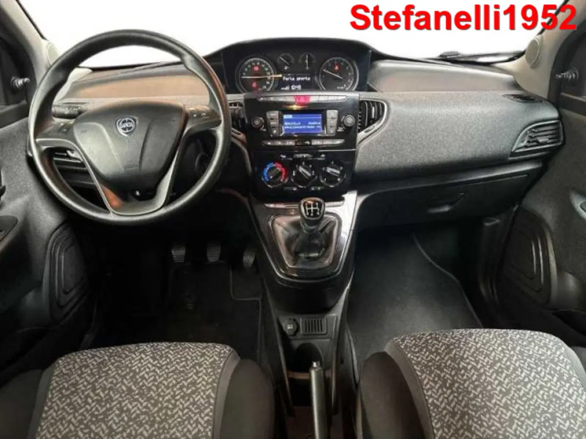 Lancia Ypsilon usata a Bologna (13)