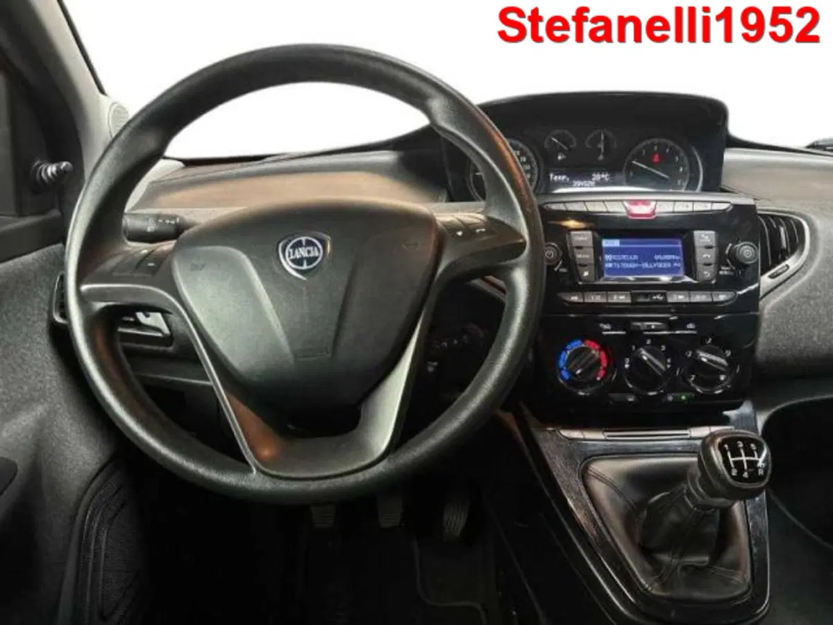 Lancia Ypsilon usata a Bologna (14)