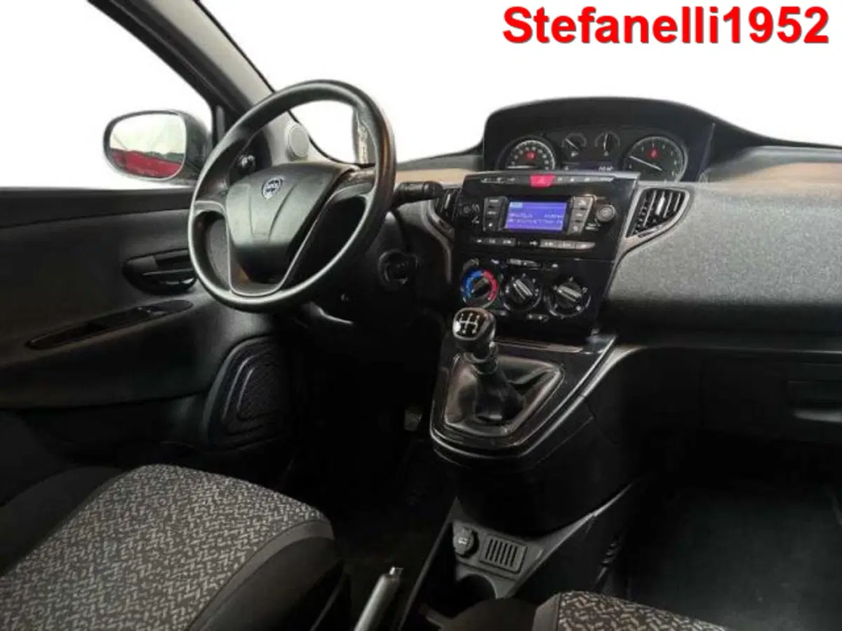 Lancia Ypsilon usata a Bologna (15)