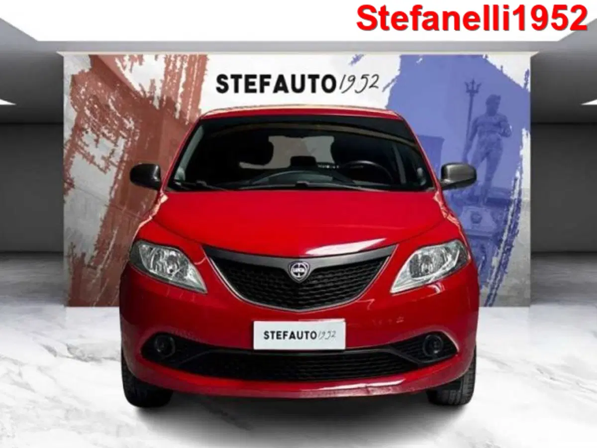 Lancia Ypsilon usata a Bologna (2)