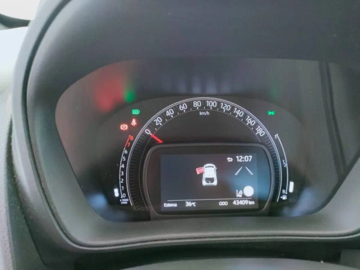 Toyota Aygo X usata a Teramo (17)