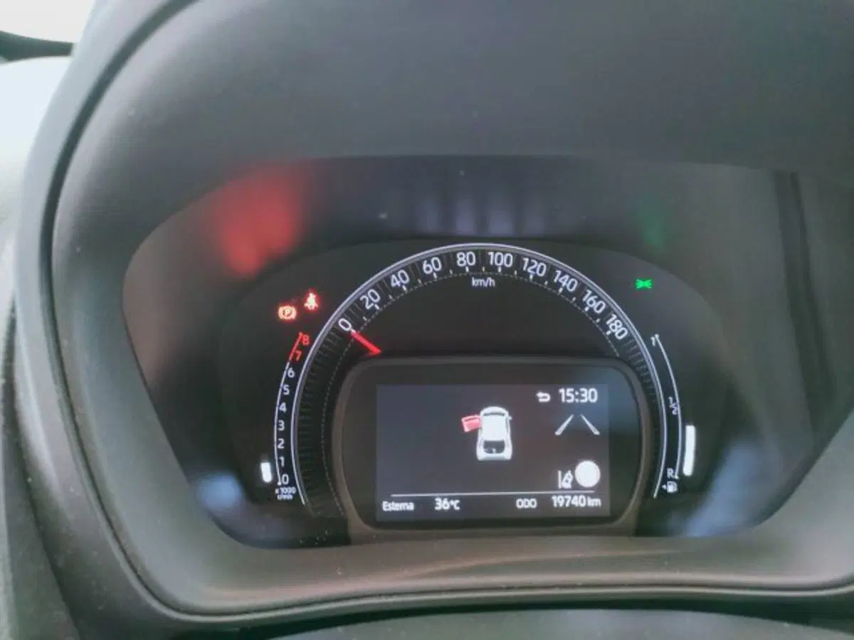 Toyota Aygo X usata a Teramo (17)
