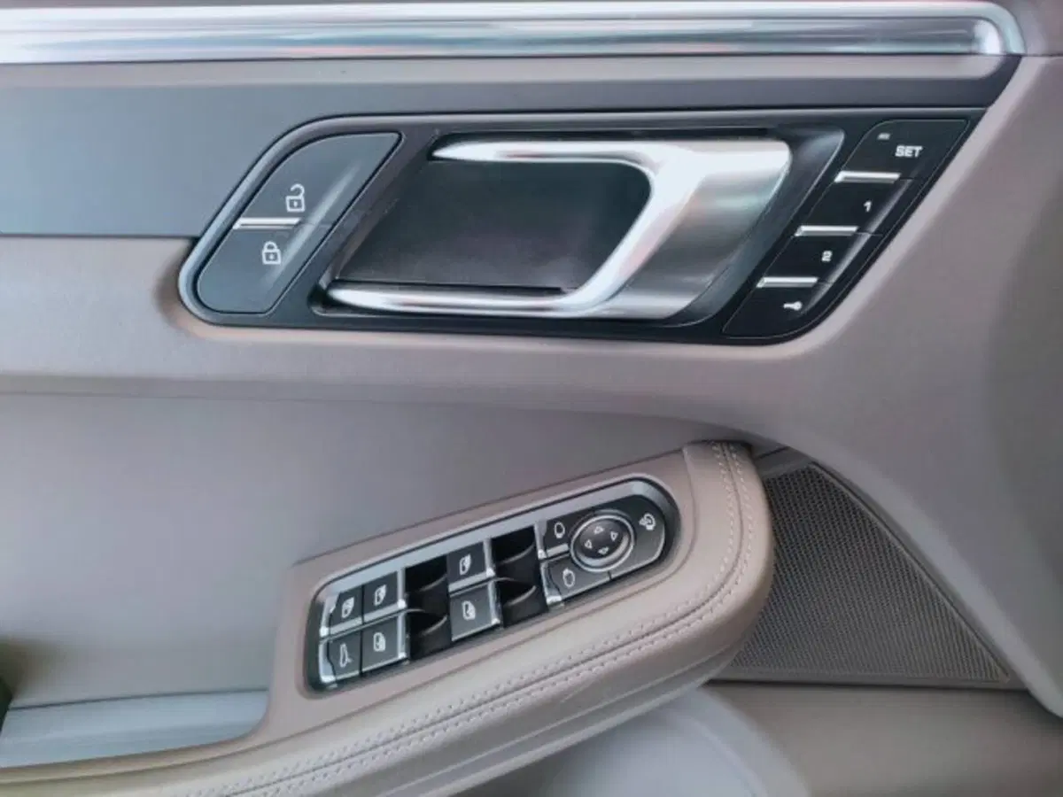 Porsche Macan usata a Teramo (15)