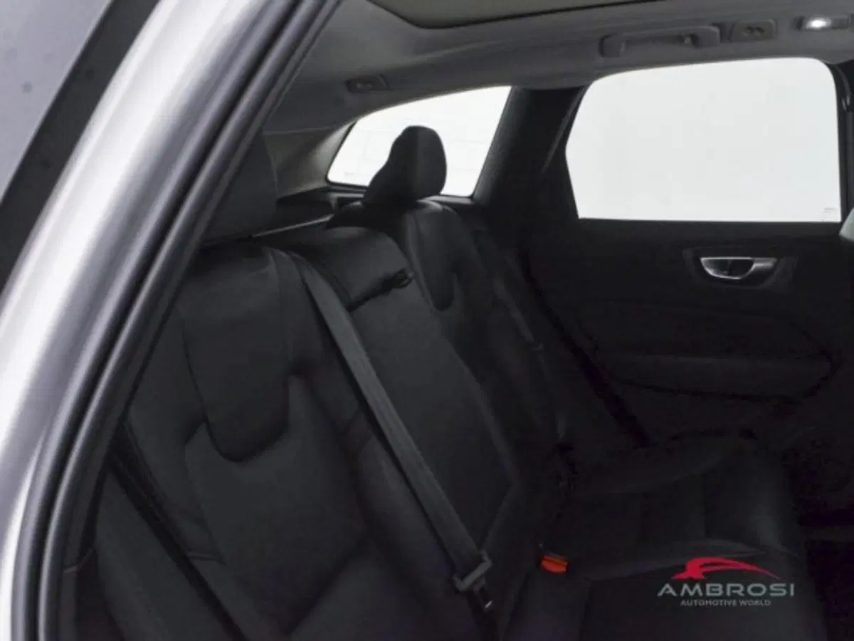 Volvo XC60 usata a Perugia (11)
