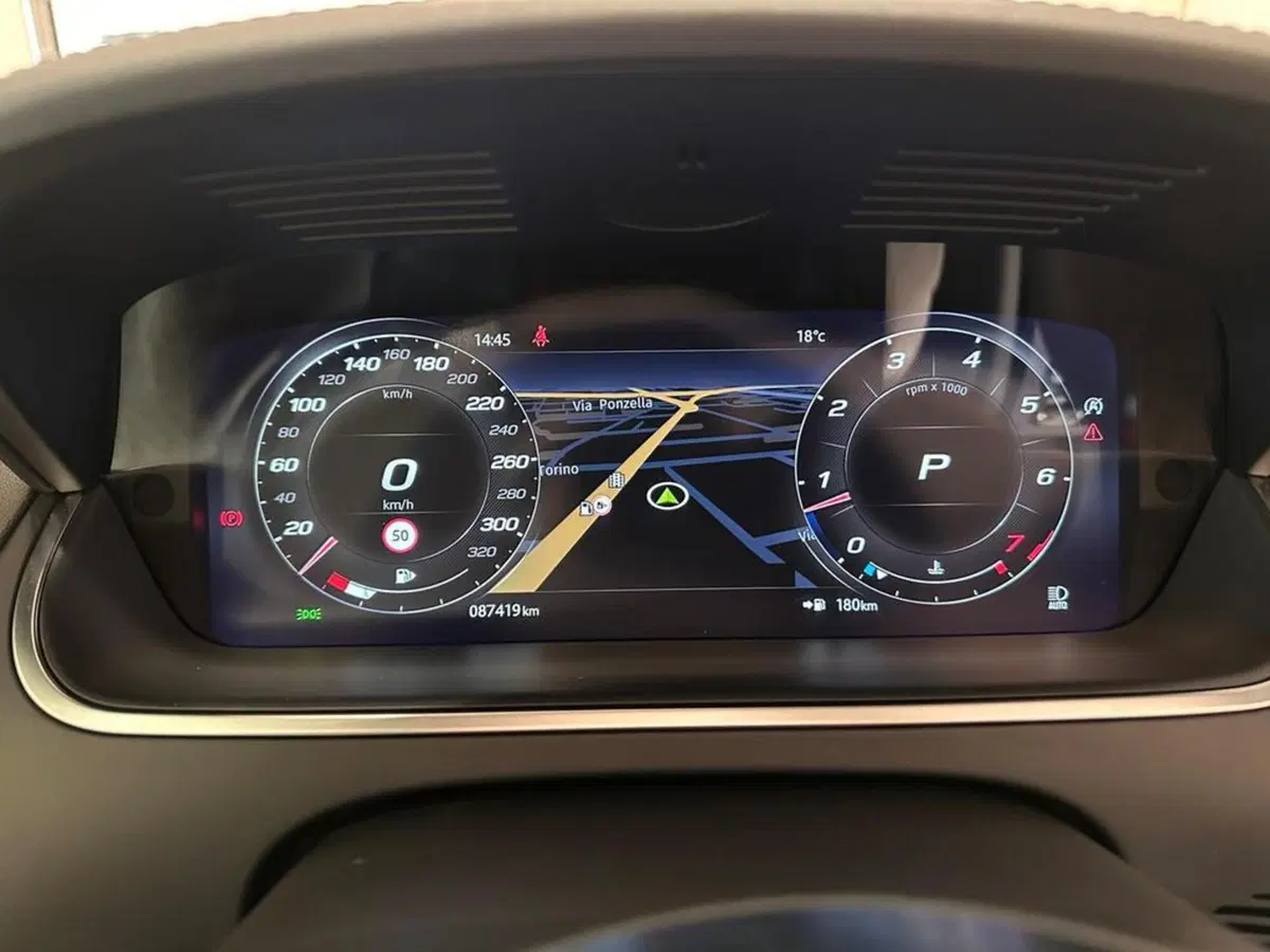 Jaguar F-Type Cabrio usata a Varese (10)