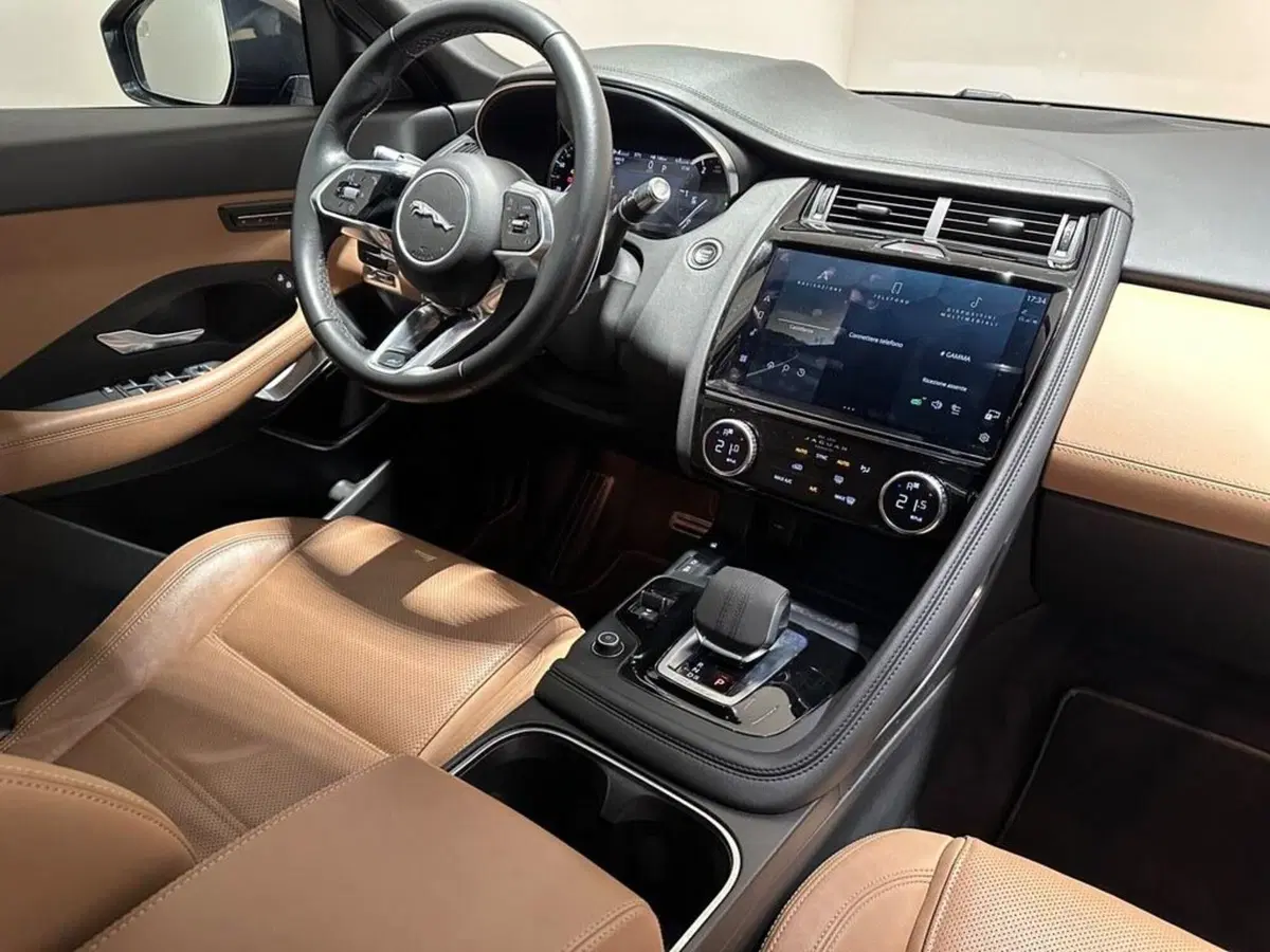 Jaguar E-Pace usata a Varese (11)