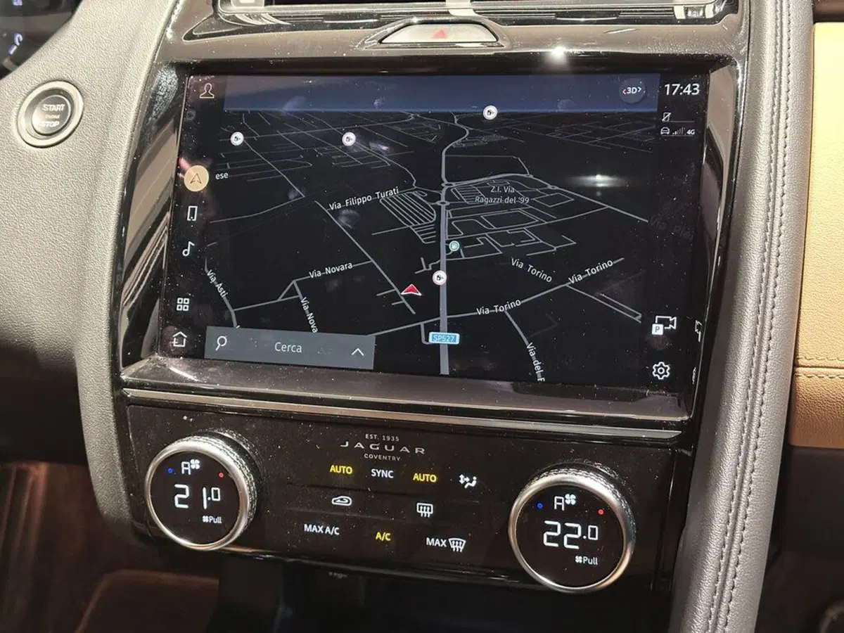 Jaguar E-Pace usata a Varese (13)