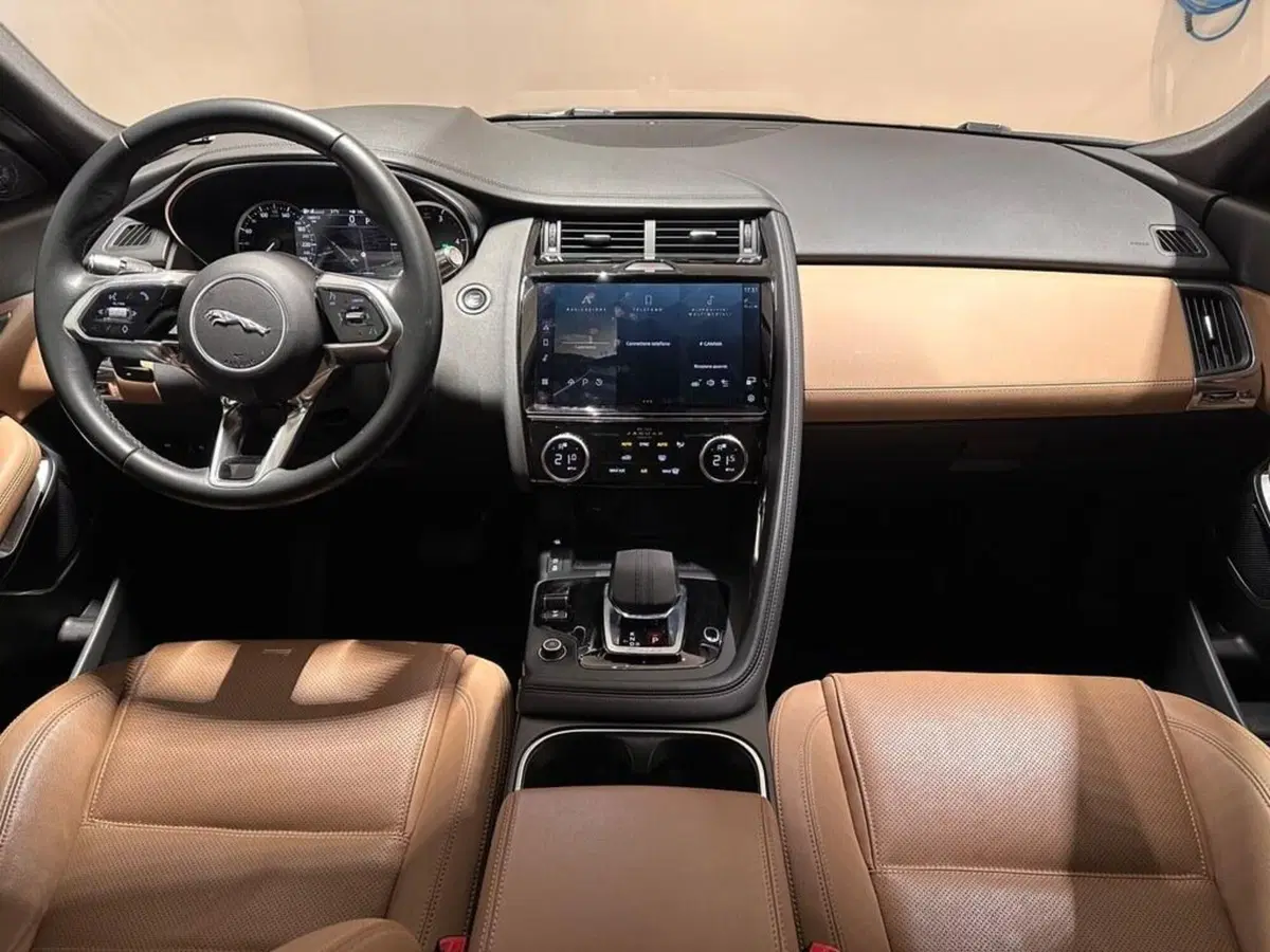 Jaguar E-Pace usata a Varese (4)