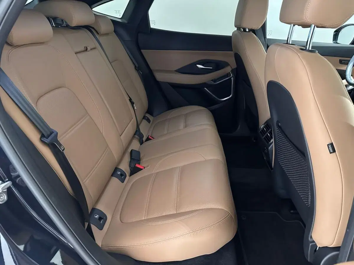 Jaguar E-Pace usata a Varese (5)
