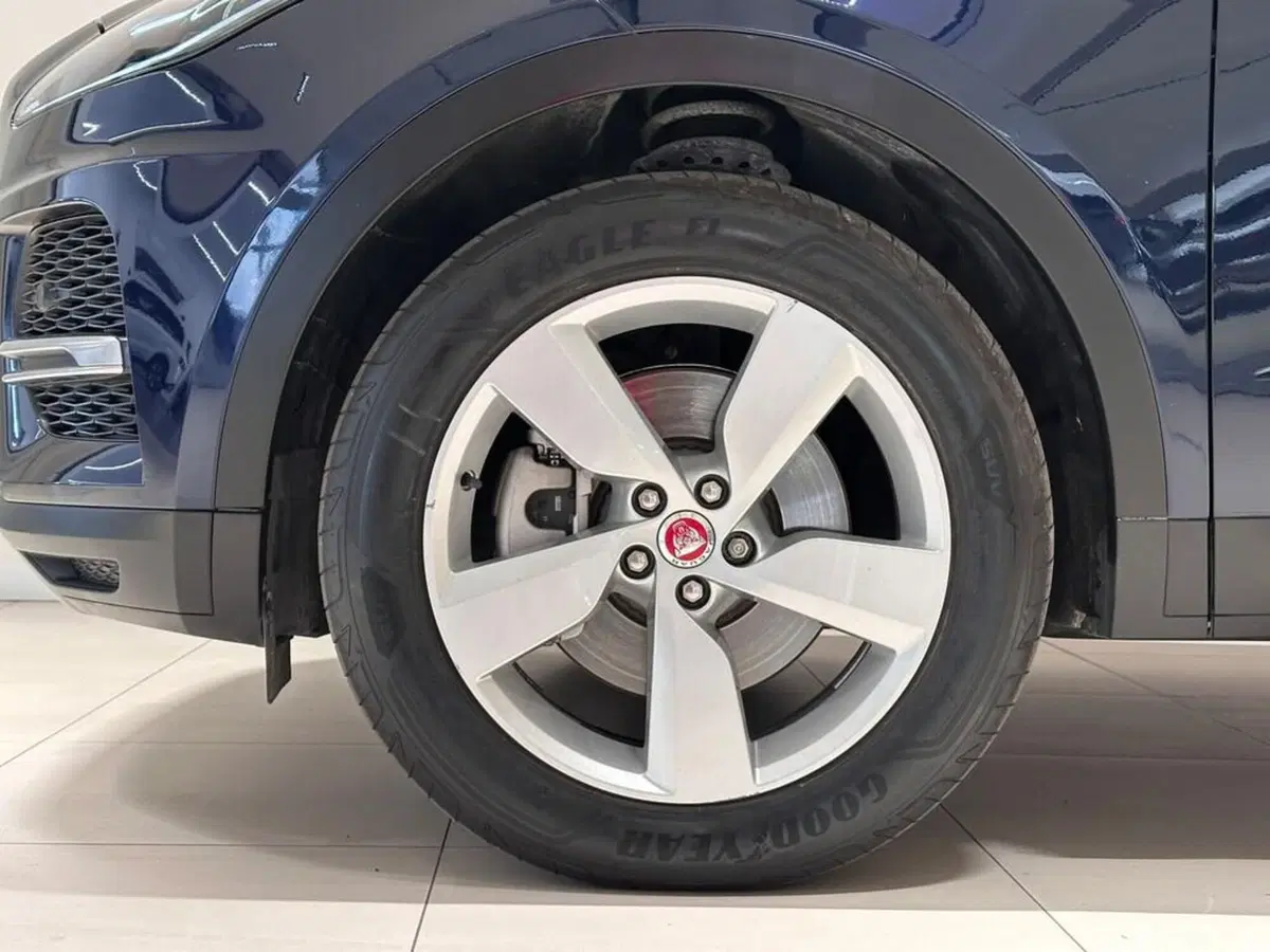 Jaguar E-Pace usata a Varese (9)