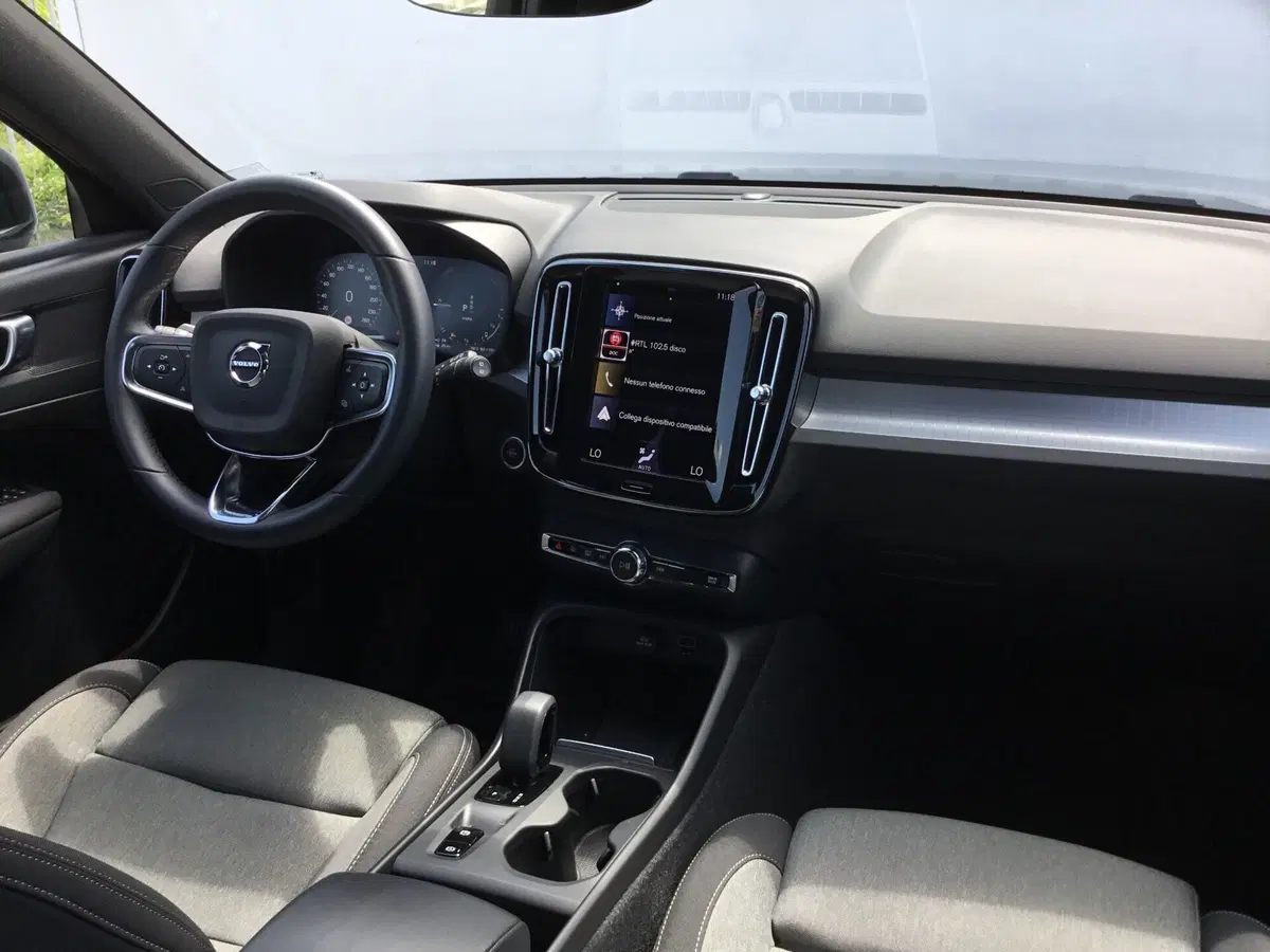 Volvo XC40 usata a Napoli (16)