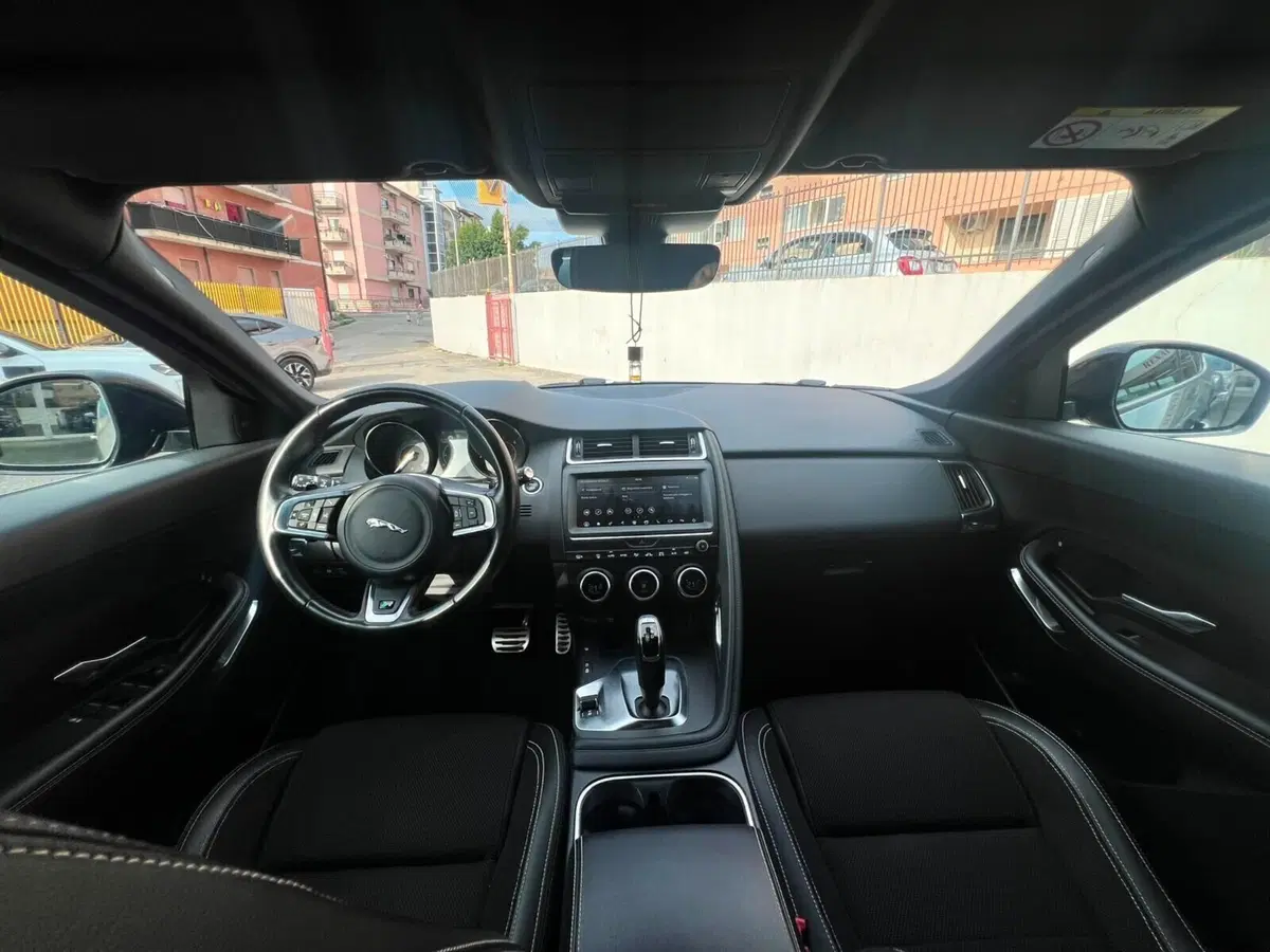 Jaguar E-Pace usata a Messina (14)