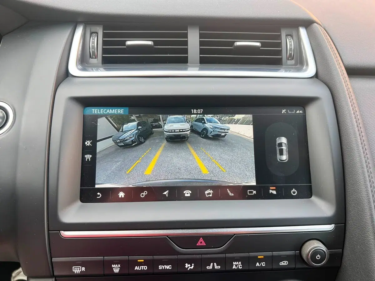 Jaguar E-Pace usata a Messina (17)