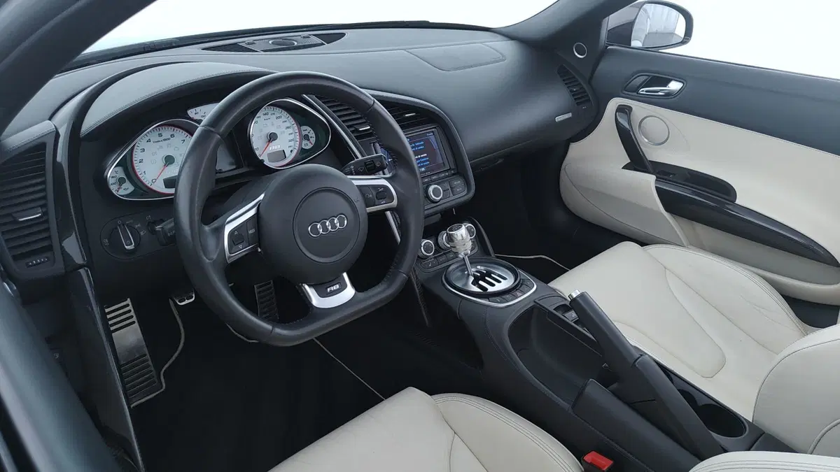 Audi R8 Cabrio usata a Perugia (12)
