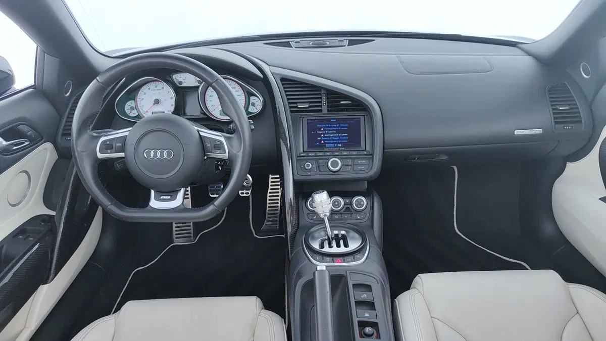 Audi R8 Cabrio usata a Perugia (14)