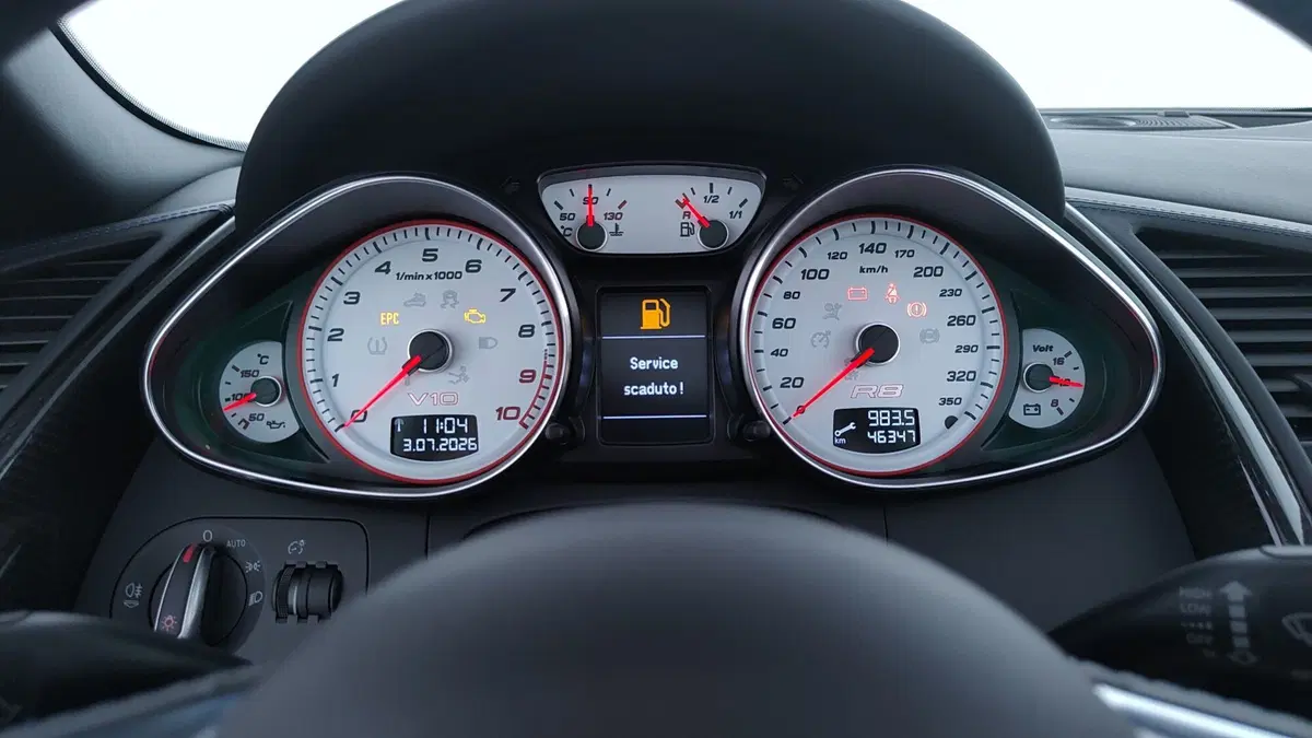 Audi R8 Cabrio usata a Perugia (16)
