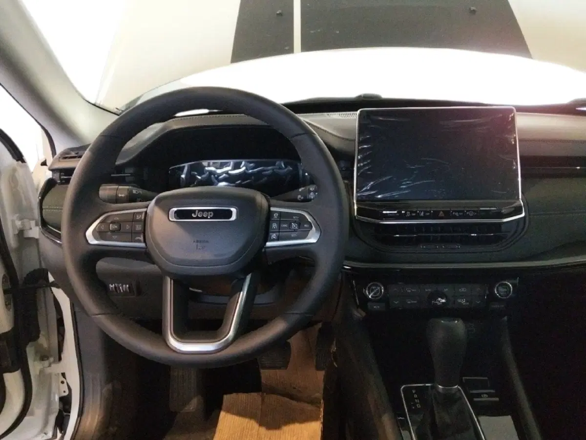 Jeep Compass nuova a Lecce (18)