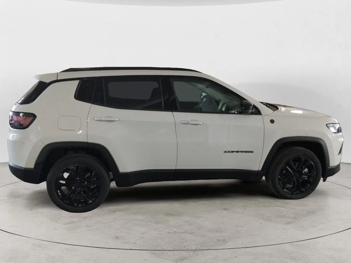 Jeep Compass nuova a Lecce (7)