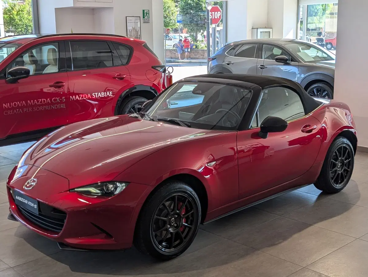 Mazda MX-5 nuova a Napoli (3)