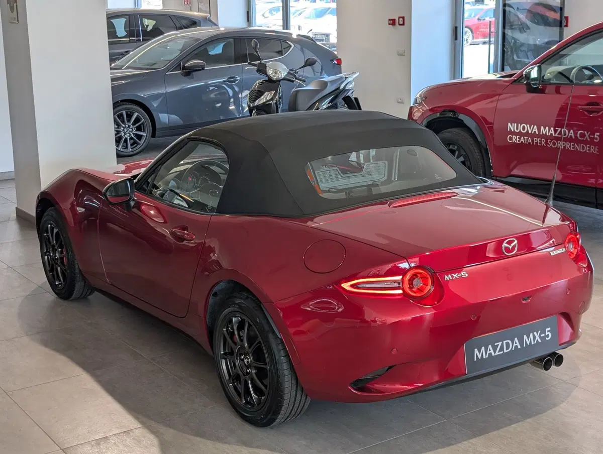 Mazda MX-5 nuova a Napoli (5)