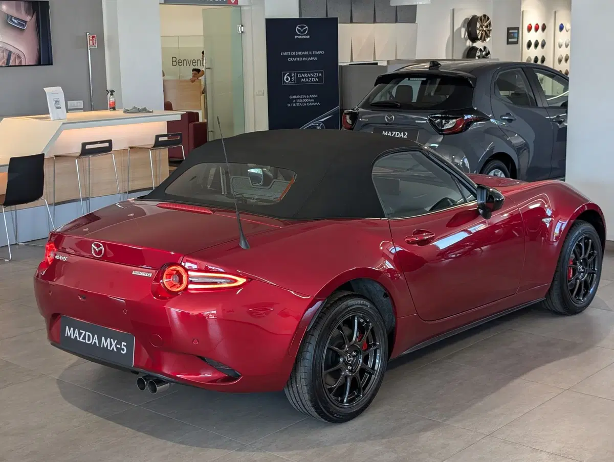 Mazda MX-5 nuova a Napoli (6)